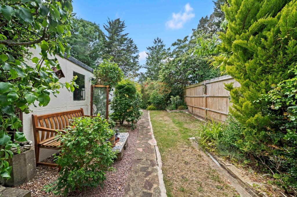 House in Sutton - View 4