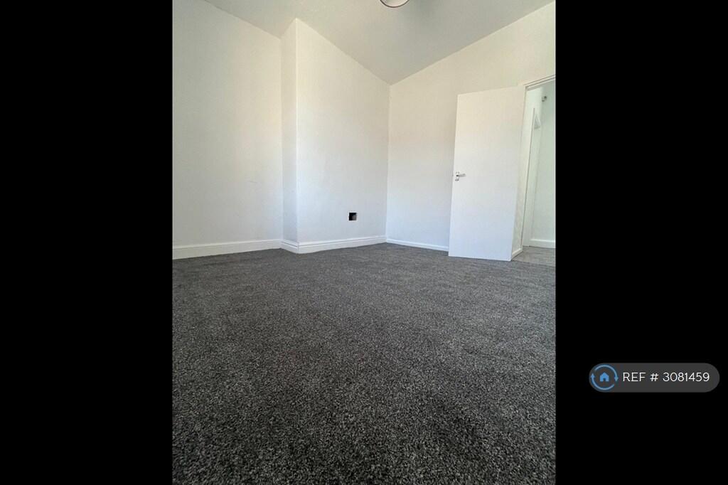 House in Huddersfield - View 4