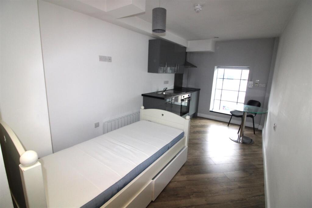 Studio flat for rent