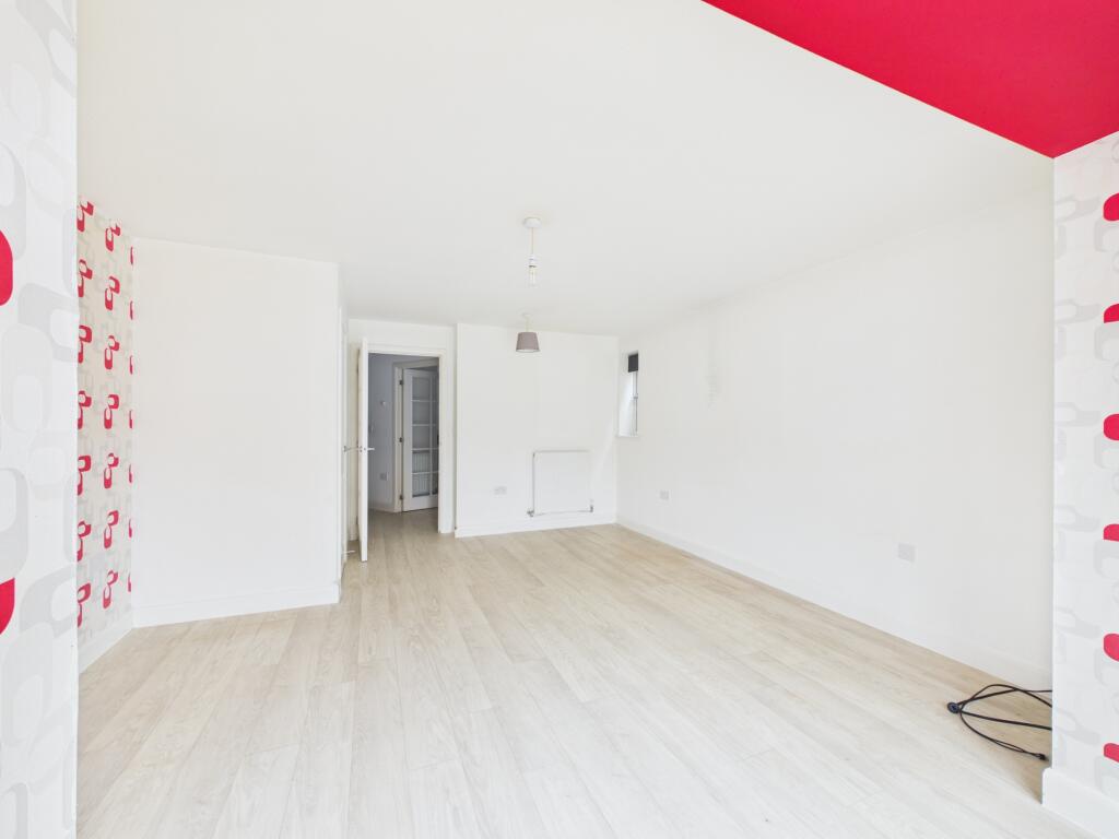 House in Horsham, Broadbridge Heath - View 4