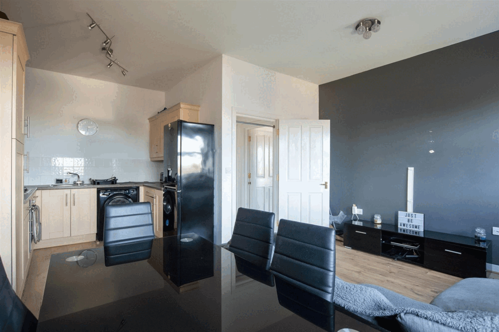 Irthlingborough Road, Wellingborough, NN8 - View 4