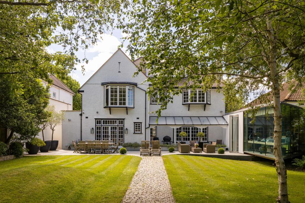 House in London - View 2