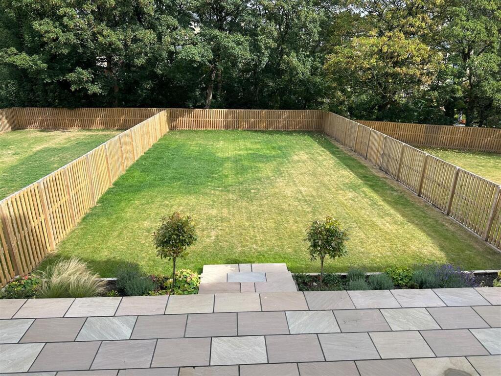 House in Huddersfield - View 2