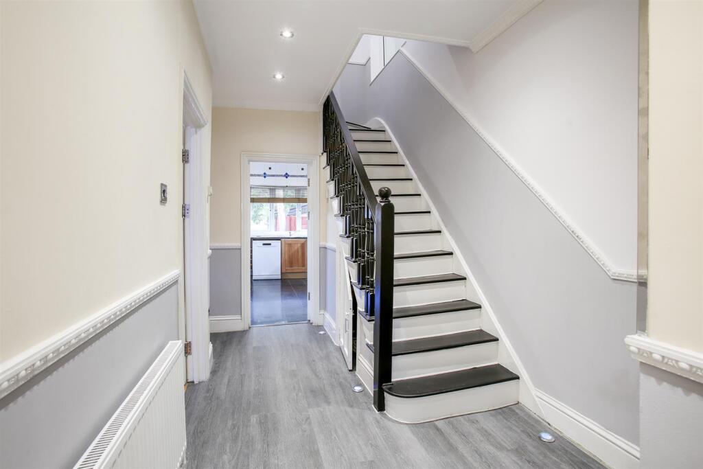 4 bedroom semi-detached house for rent