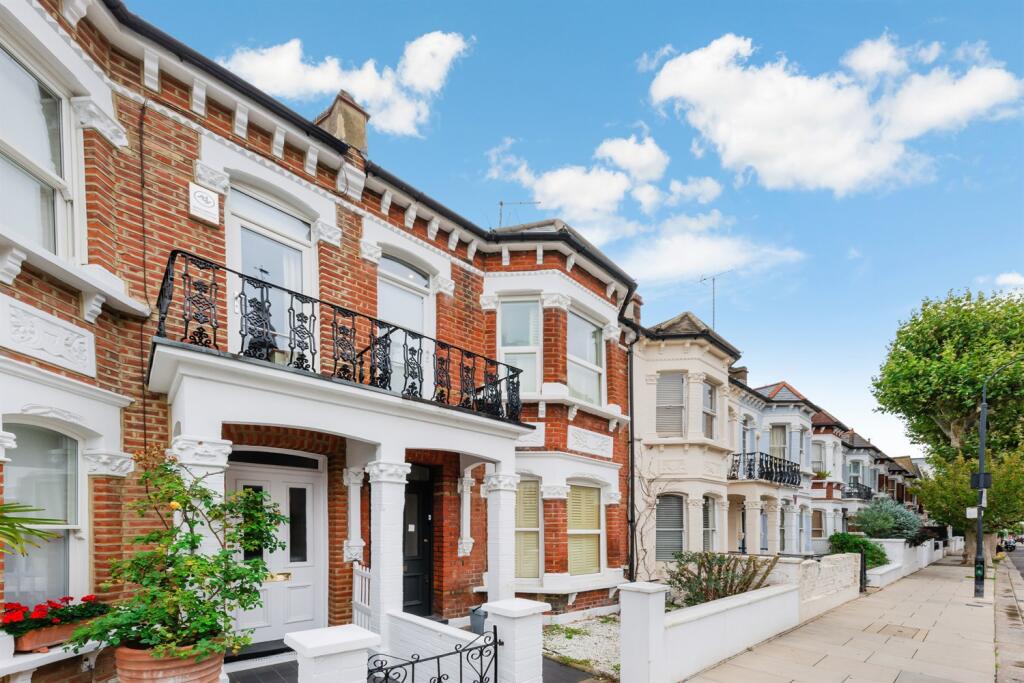 3 bedroom maisonette for rent