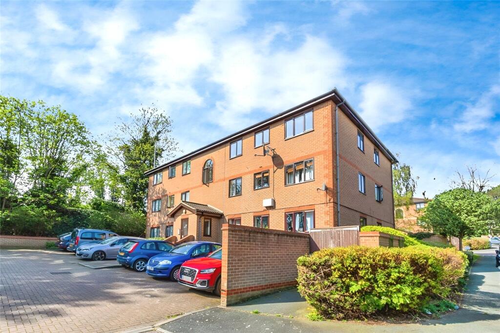 1-bed flat on Winston Close, Greenhithe, Kent, DA9, £140,000
