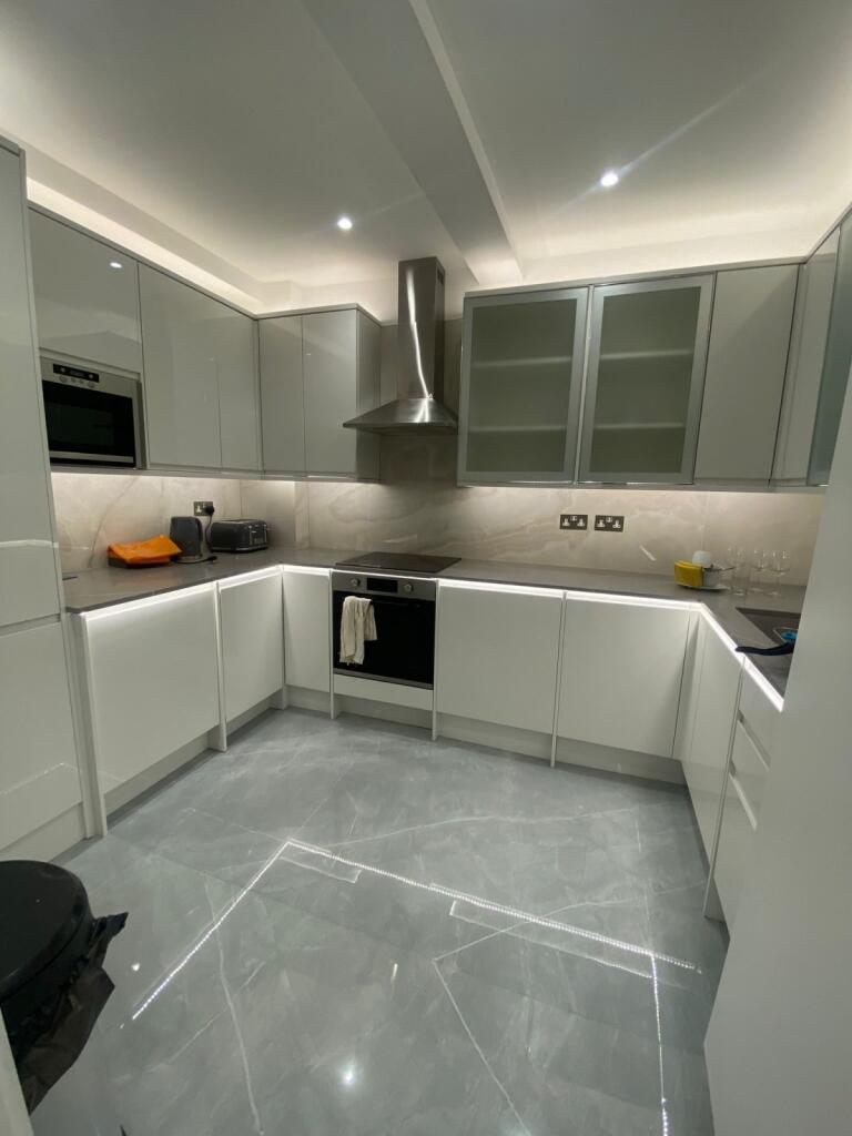 Apartment in London, City of Westminster - View 3