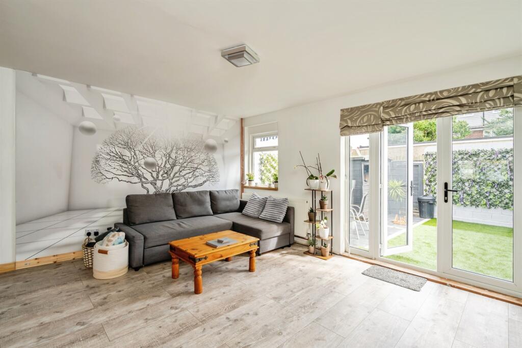 Holly Court, Bognor Regis photo 2