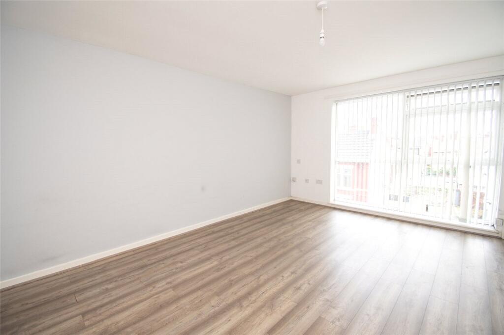 Apartment in Wirral, Liverpool City Region - View 3