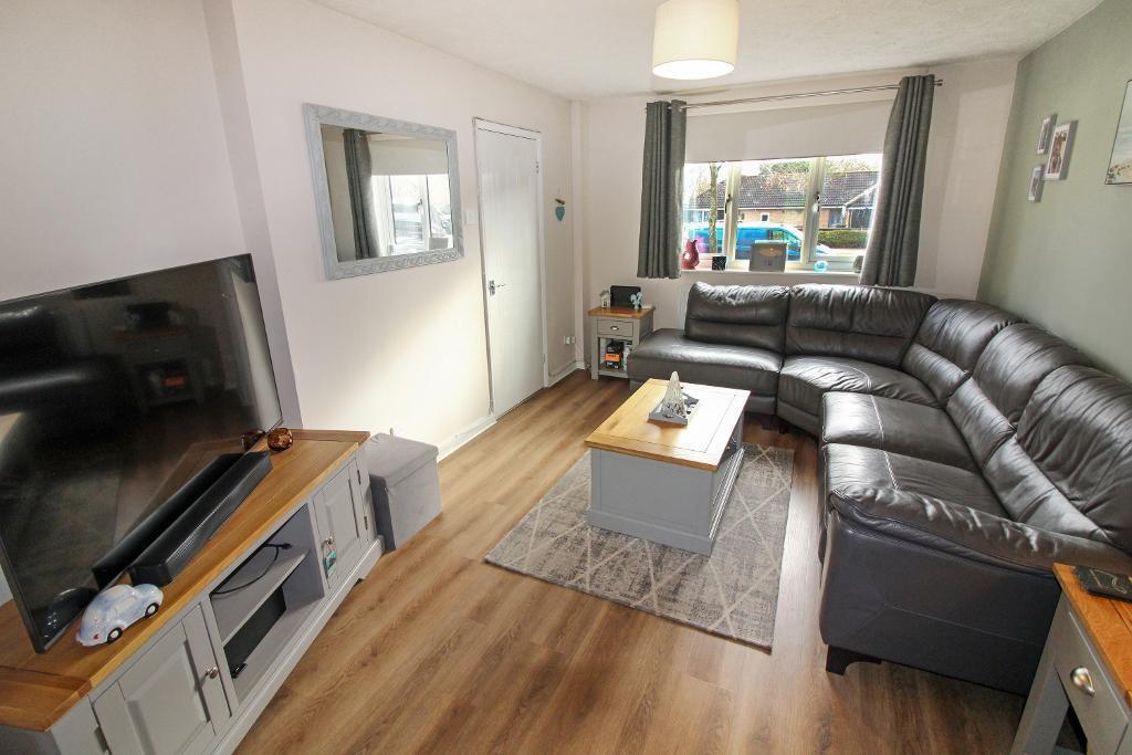 Dulverton Drive, Furzton, Milton Keynes, Buckinghamshire, MK4 1DF photo 2