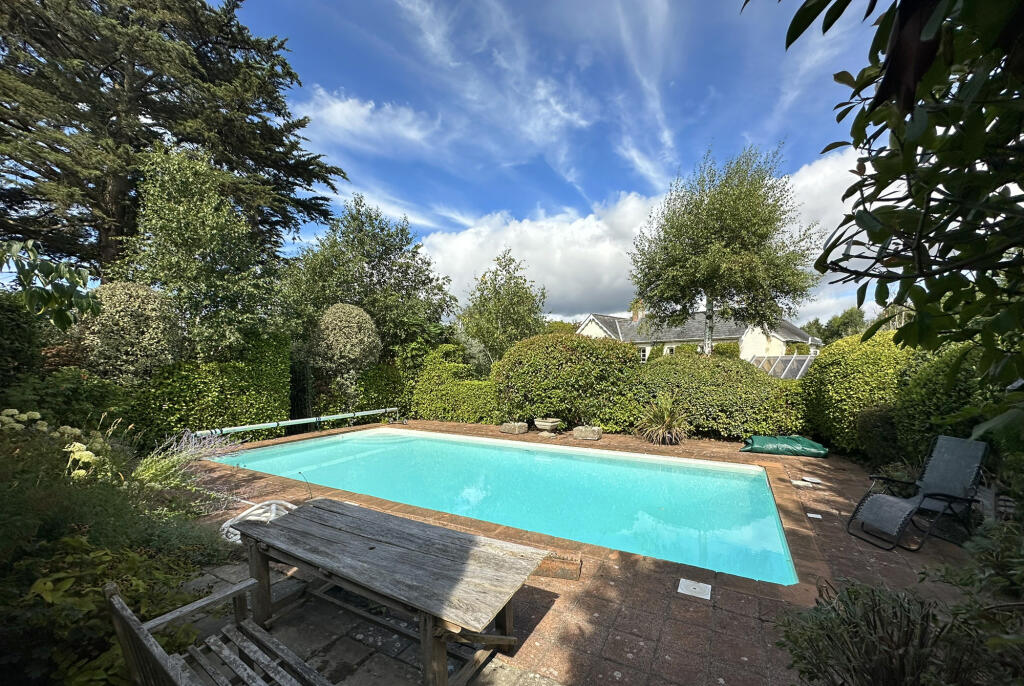 Upper Common Road, Pennington, Lymington, Hampshire, SO41 photo 2