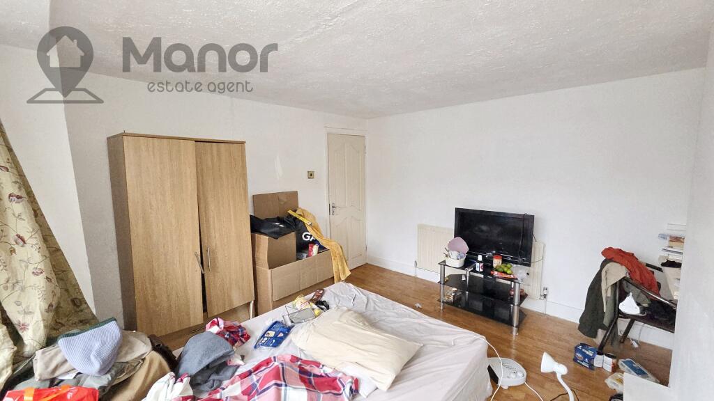 Gainsborough Avenue, Manor Park, E12 6JN photo 3