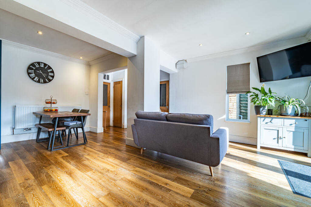 House in South Kesteven, Cherry Orchard, Grantham - View 4