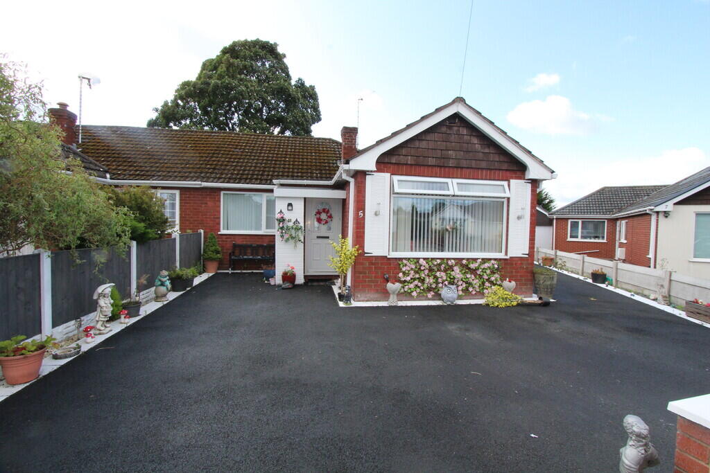 House in LL11 2RP