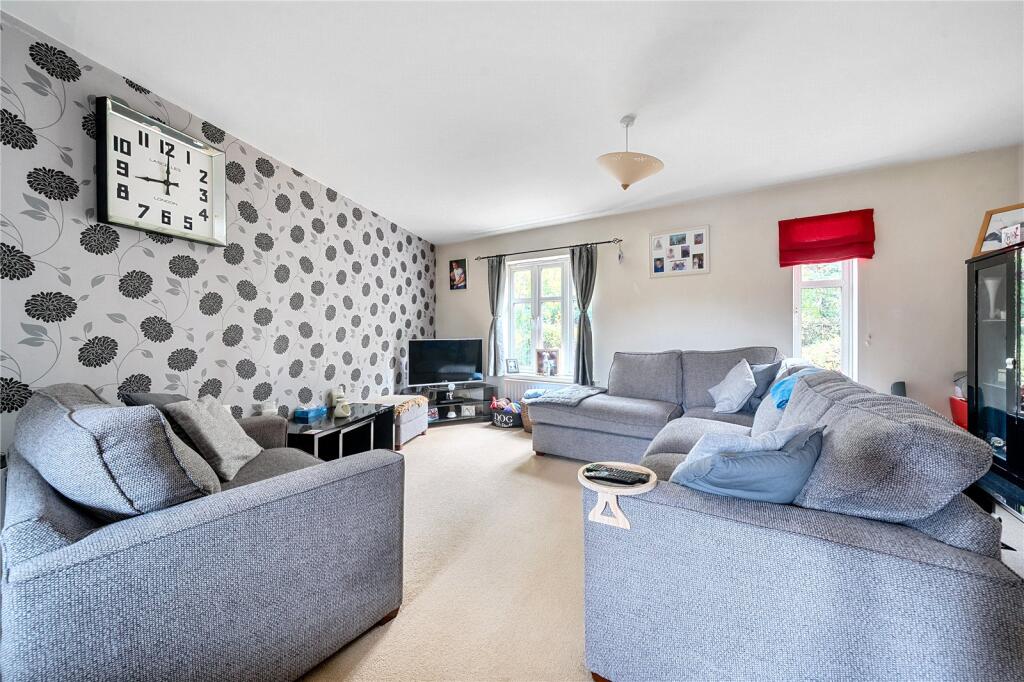 Songbird Close, Shinfield, Reading, RG2 photo 2