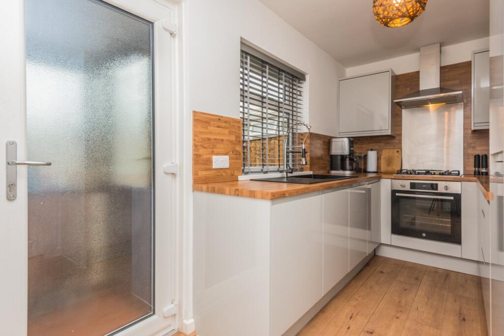 House in Kirklees, Birkenshaw Bottoms - View 4