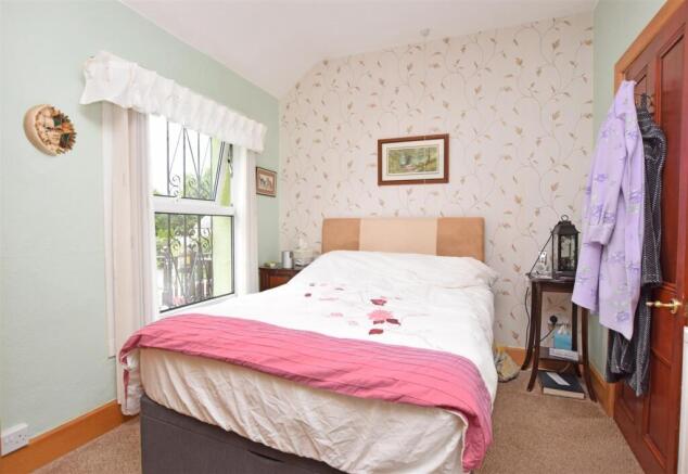Bedroom 1.JPG