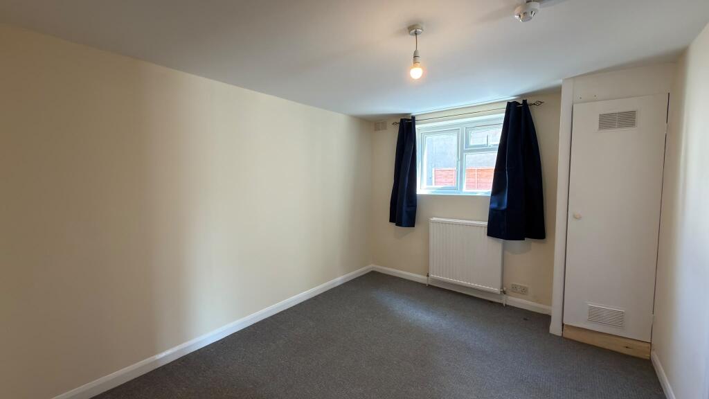 Apartment in Twickenham - View 3