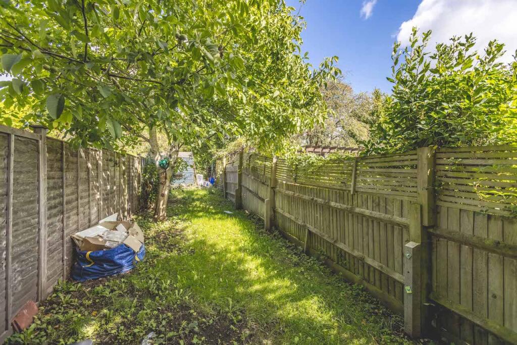 Heath End Road, Flackwell Heath, HP10 photo 4