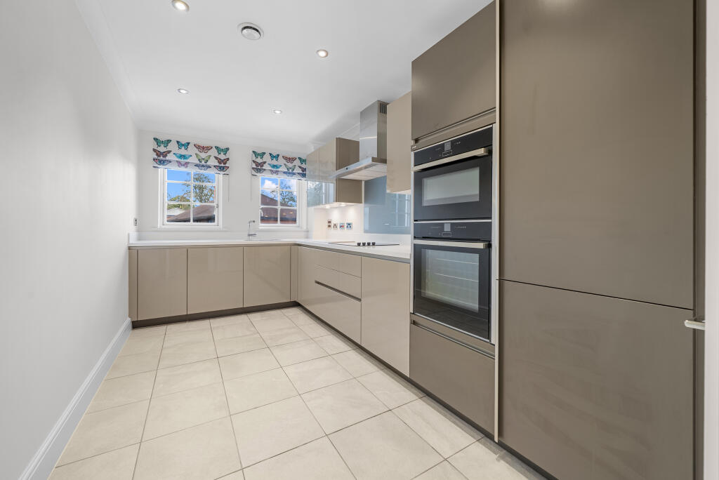Apartment in Long Ashton, North Somerset - More