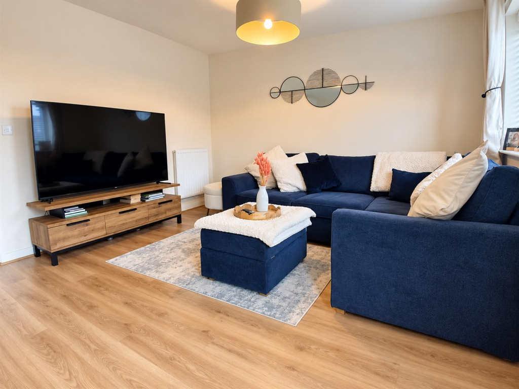 House in Nuneaton and Bedworth, Warwickshire - View 2