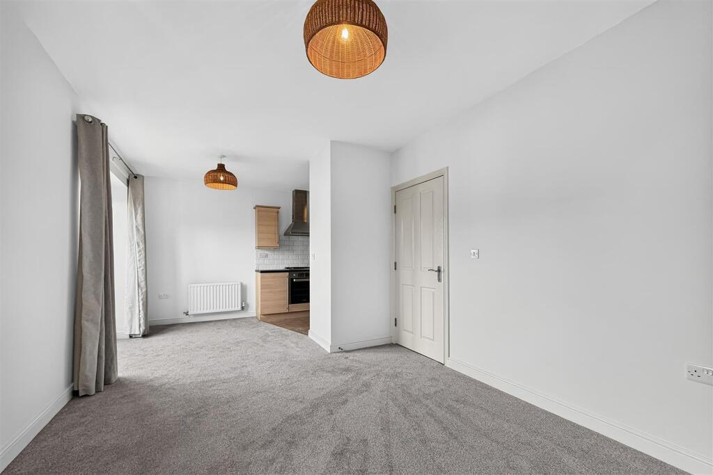 Apartment in Trafford, Broadheath - View 5