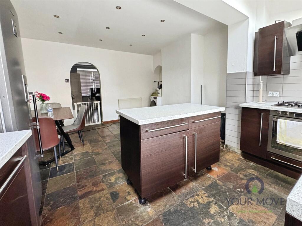 House in Eastbourne, Seaside, Bridgemere - More
