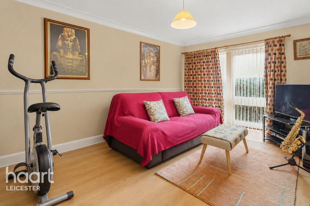 1-bed flat on Hotoft Road, Leicester, £70,000