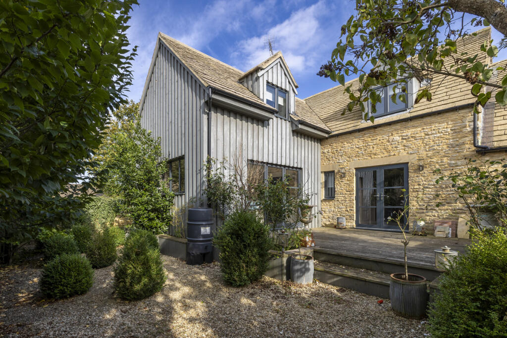 Main image of property: Meadow Bank Barn, Ascott-under-Wychwood, OX7