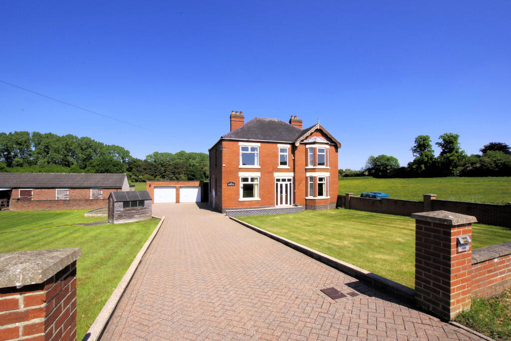 4-bed house on Shortheath, Swadlincote, £795,000