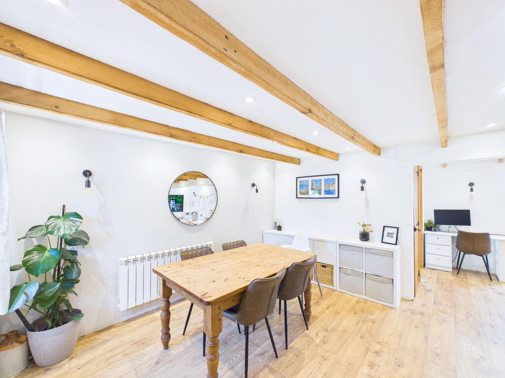 House in Pelynt - More