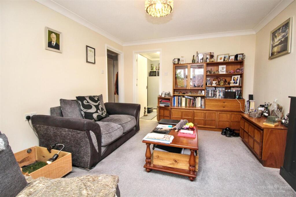 Orchard Court, Reading photo 4