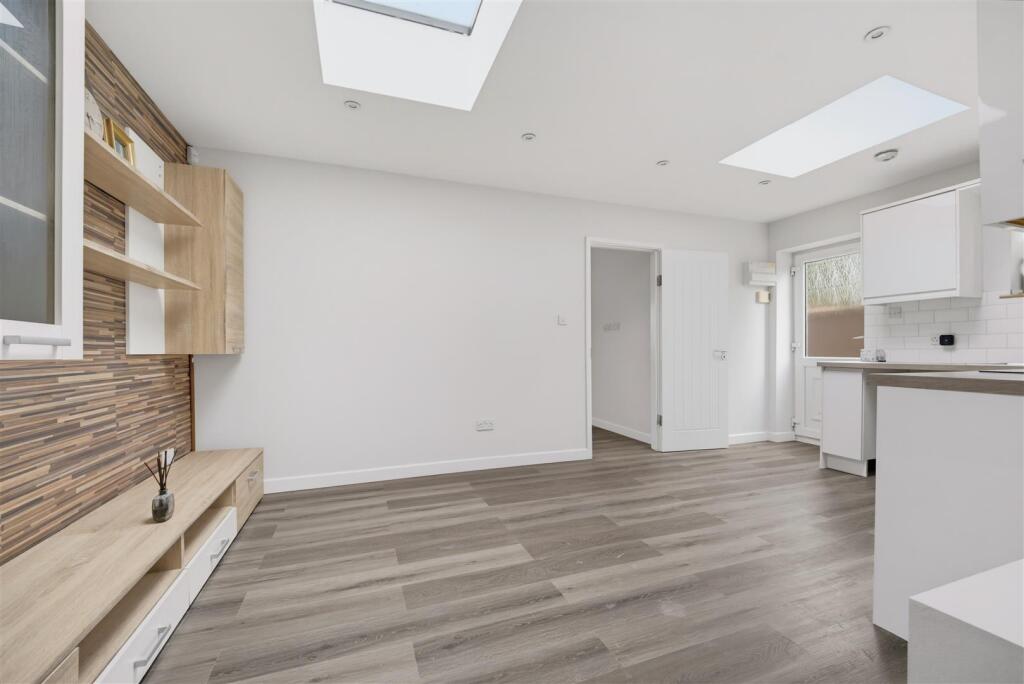 House in Twickenham - View 4