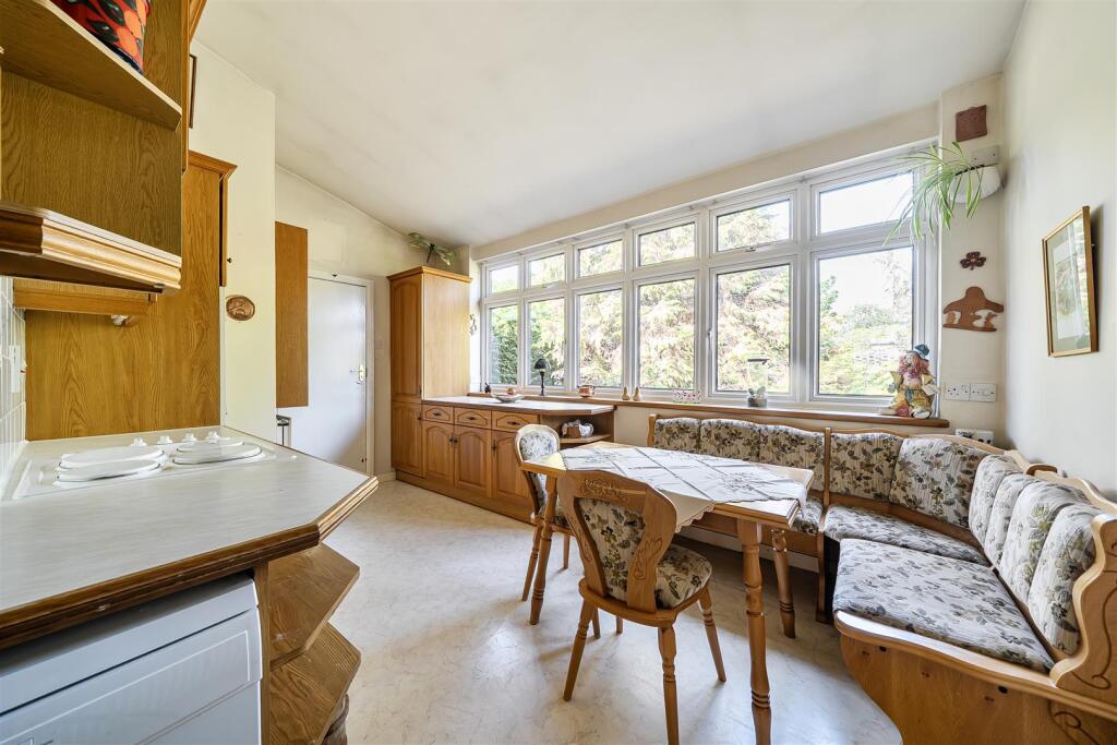 House in Kingston upon Thames - More