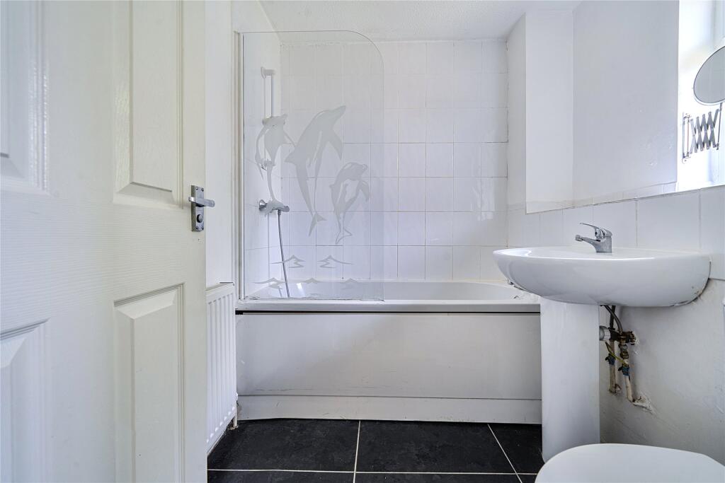 Milton Drive, Newport Pagnell, Buckinghamshire, MK16 photo 4