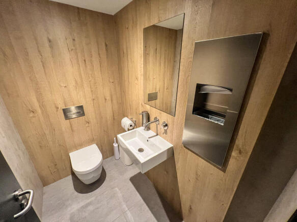 First Floor Suite, 1c Balderton Court