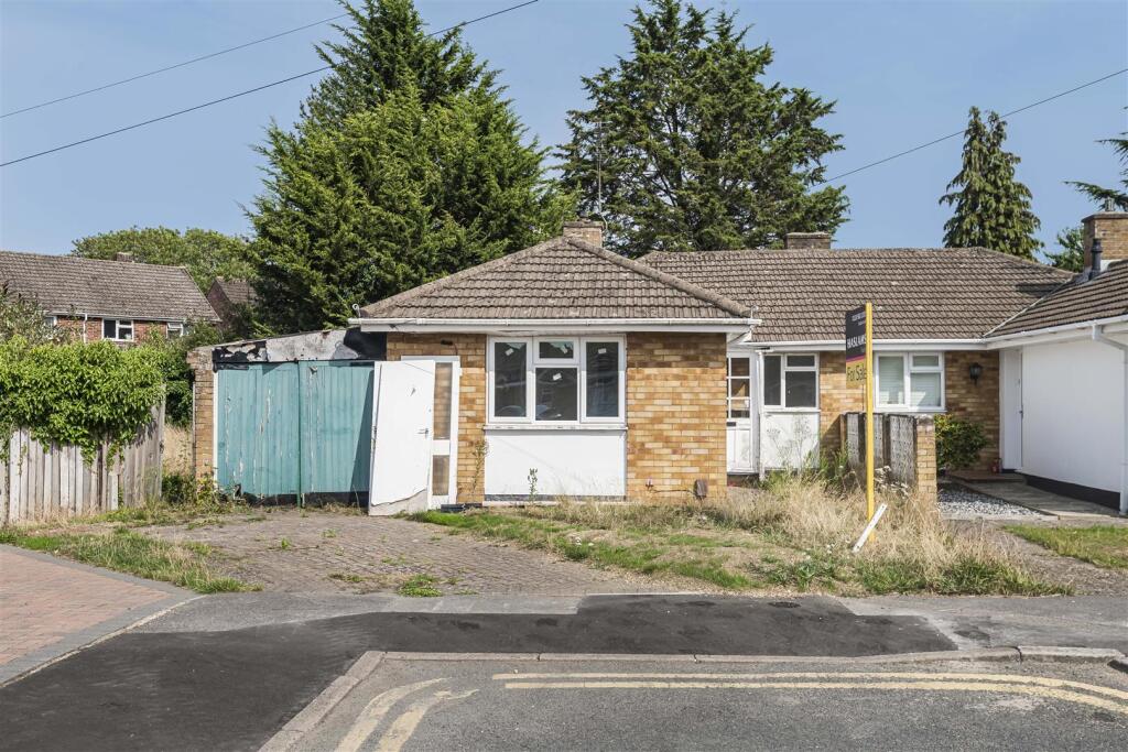 Main image of property: Ravensbourne Drive, Woodley, Reading