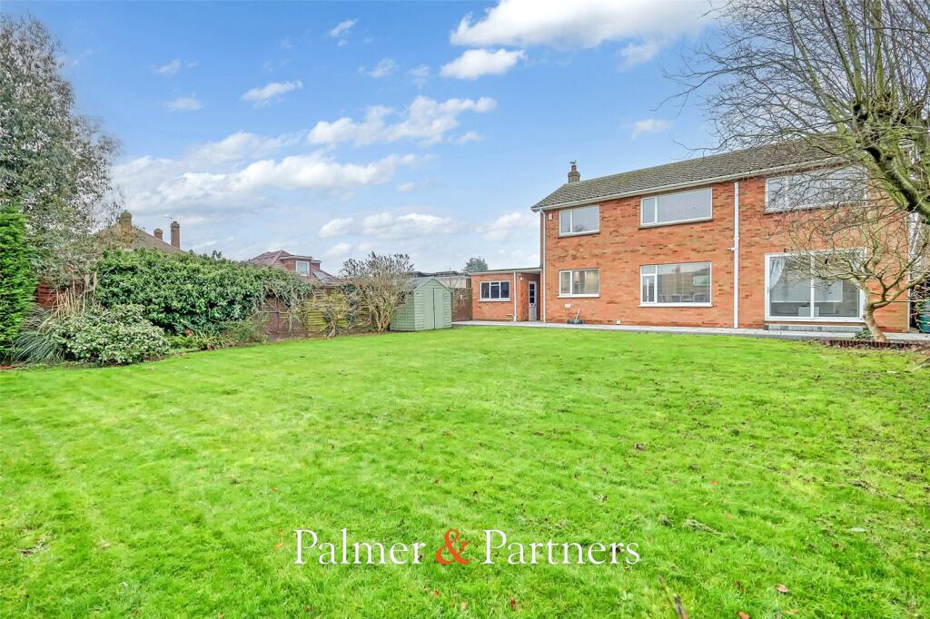 Aylesbury Drive, Holland-on-Sea, Clacton-on-Sea, Essex, CO15 photo 3