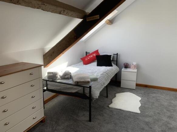 BEDROOM 4