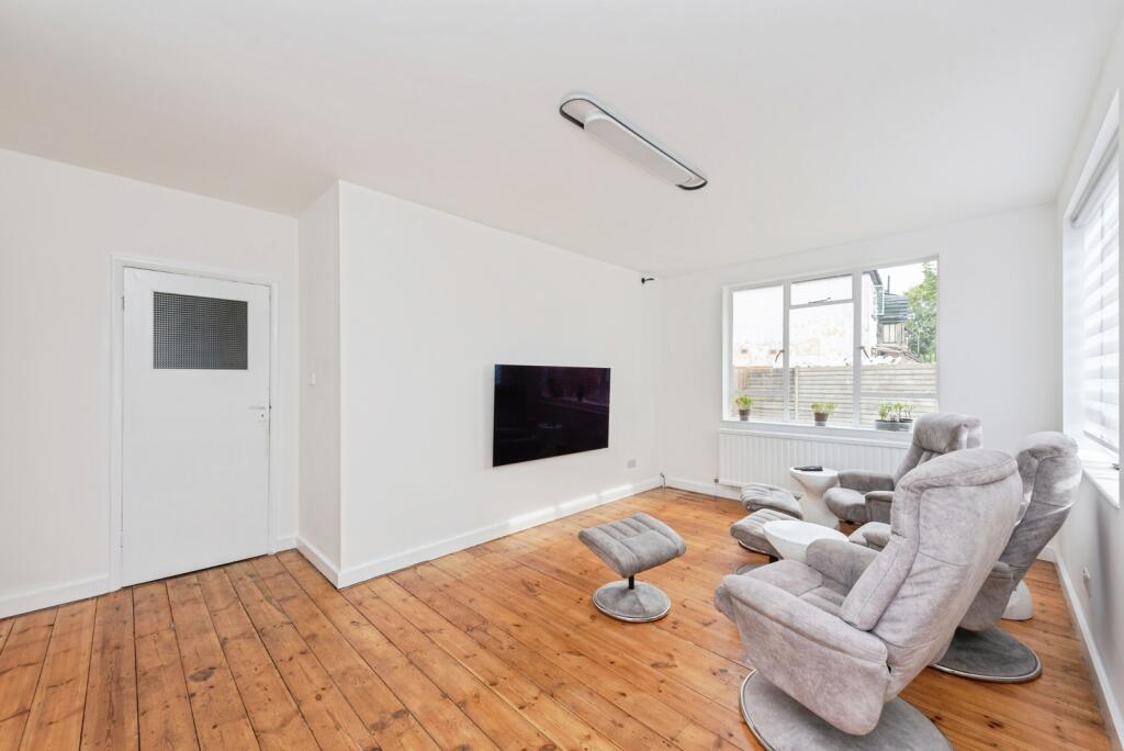 House in London - View 5