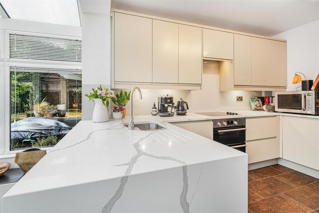 Additional image 16 of Hawthorn Crescent, Baildon, Shipley