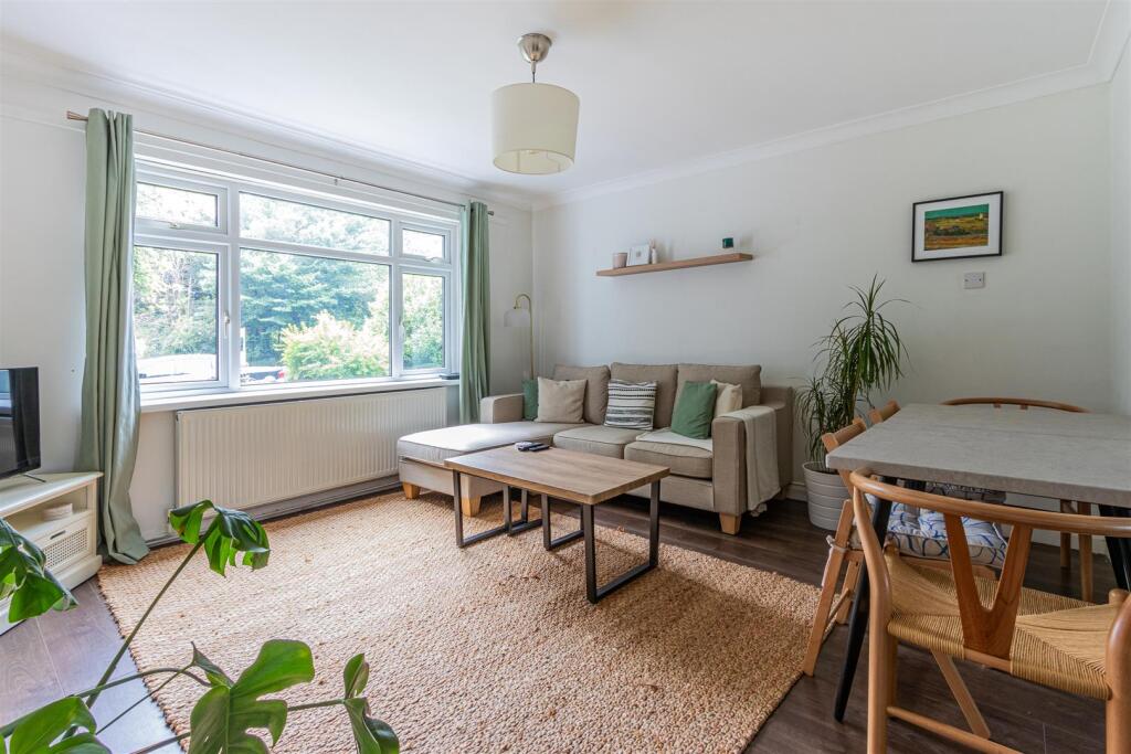 Apartment in Cardiff, St Fagans - View 2