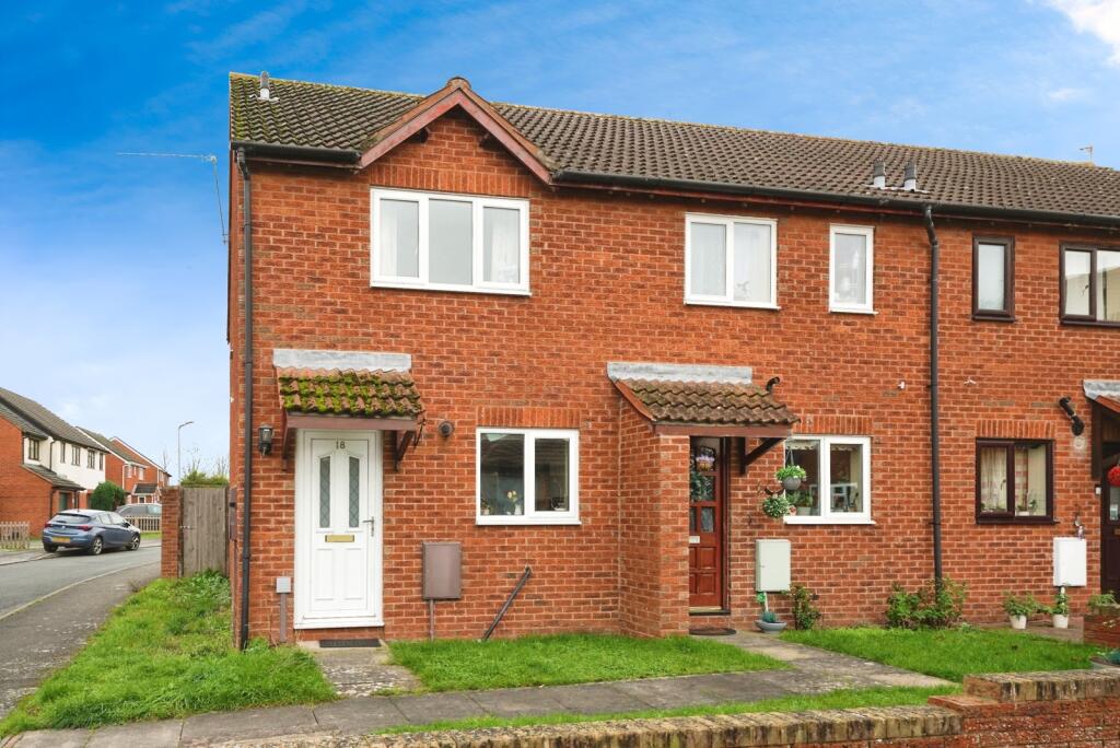 2-bed terraced on St. Michaels Close, Evesham, Worcestershire, WR11, £200,000