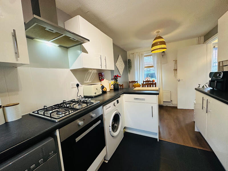 Holly Close, Milton Keynes, Buckinghamshire, MK8 photo 4