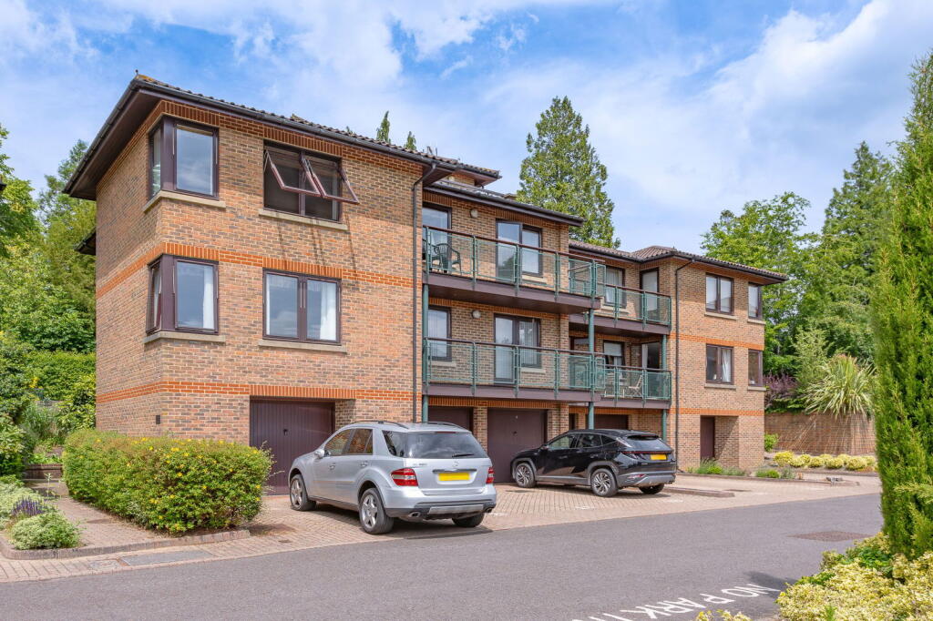 5-bed apartment on St. Mary's Mount, Caterham, CR3, £900,000