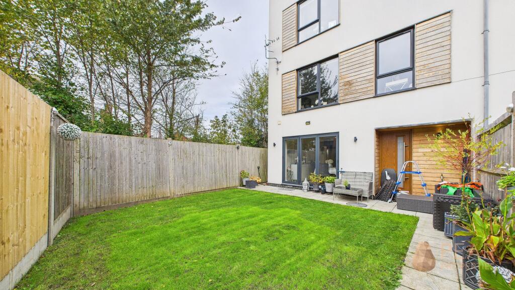 Goring Road, Goring-By-Sea, BN12