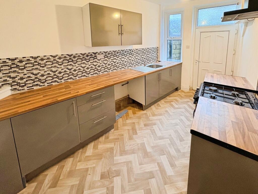 House in Huddersfield - View 4