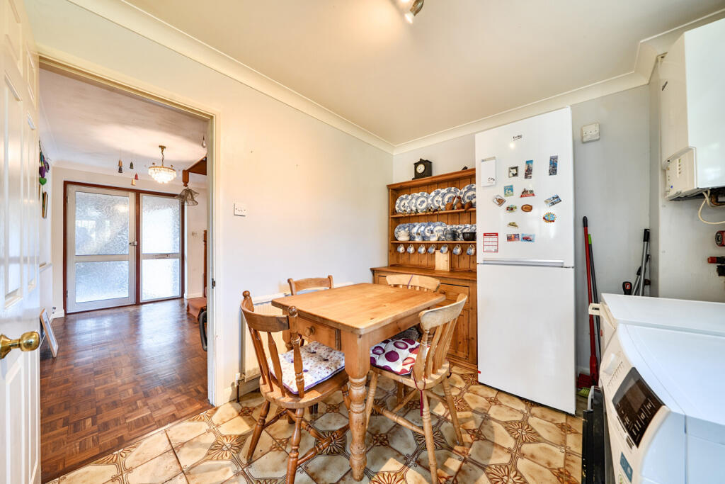 House in London, Broom Hill, Goddington - View 5