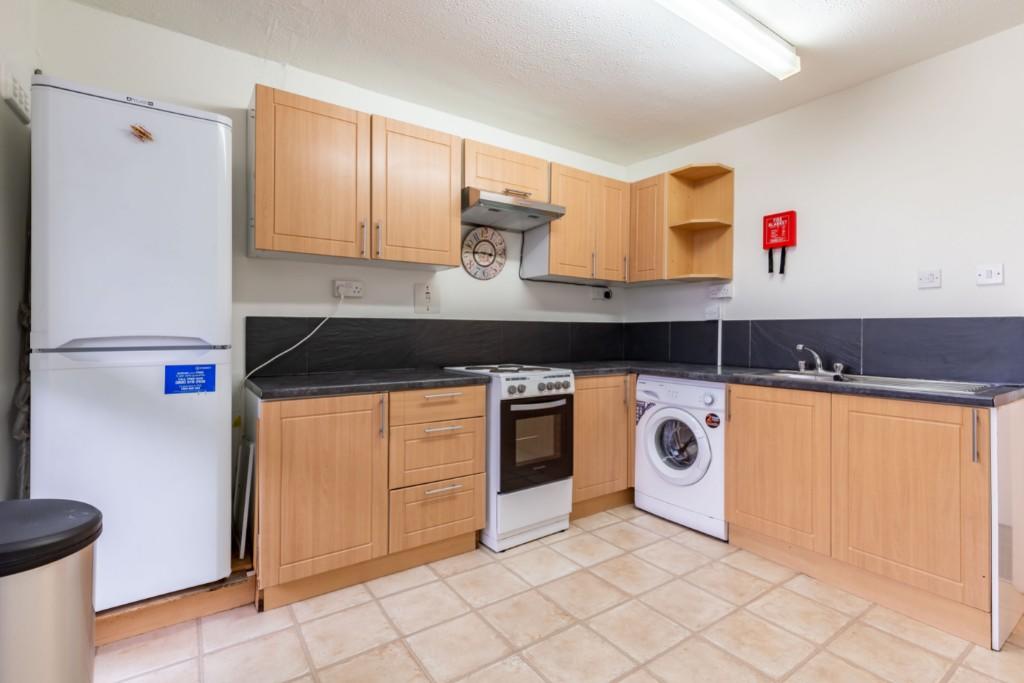 2 bedroom maisonette for rent
