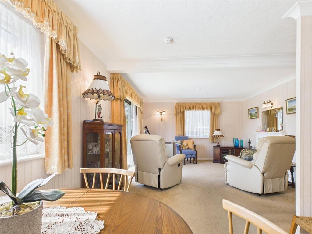 Apartment in Highcliffe-on-Sea, Highcliffe and Walkford - View 5